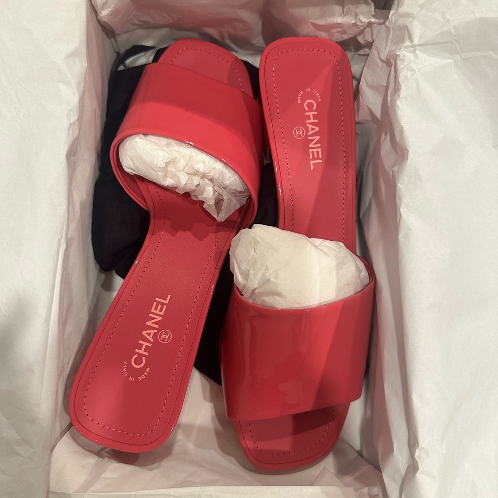 NWT Chanel Polly pocket shoes in pink. Size 38